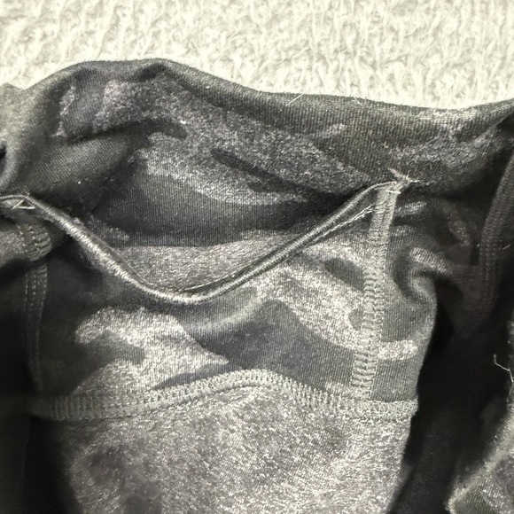 Fabletics Leggings Womens Small Black Gray Camo Powerhold High Waisted 7/8 Yoga - Picture 11 of 12